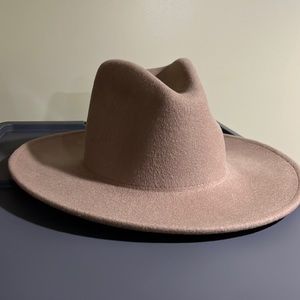 Kittenish wide brim hat